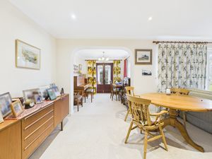 Dining 2- click for photo gallery